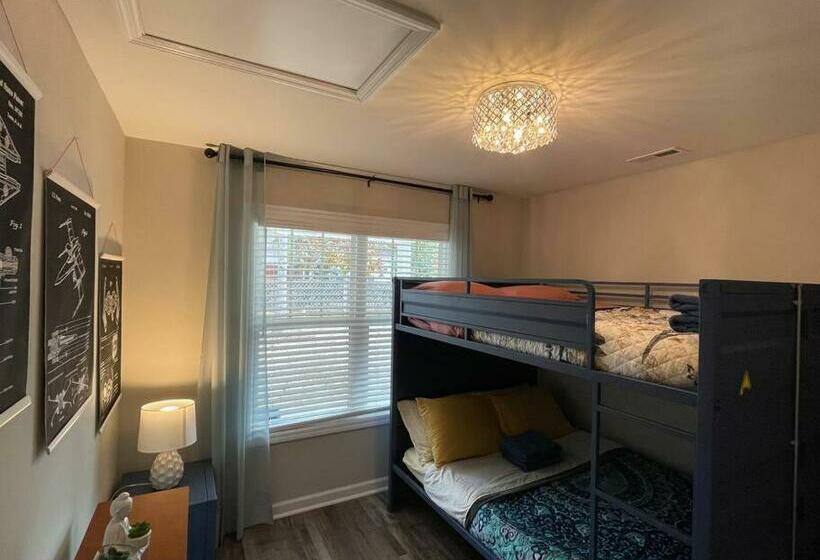 Sleep 10, New Construction Home, Half Mile To Beach, 3 Bd 2 Ba, 6 Beds