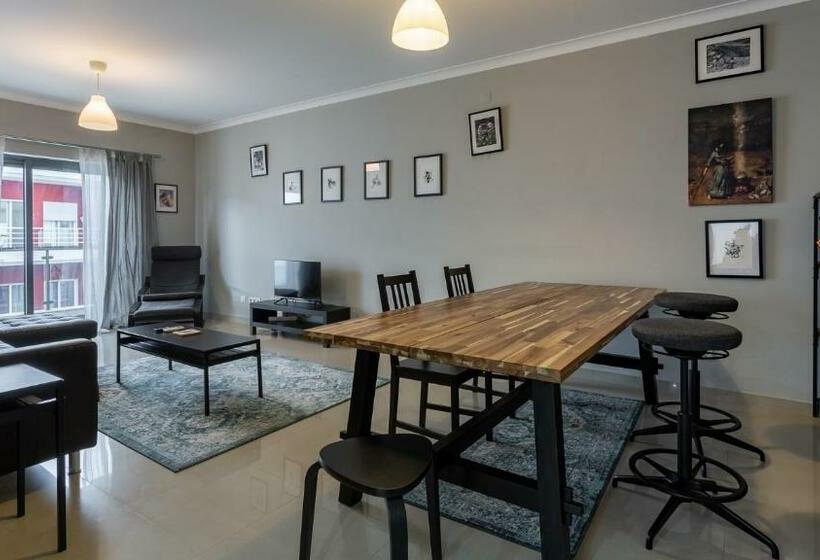 Spacious & Modern 3bdr Apartment In Algarve By Lovelystay