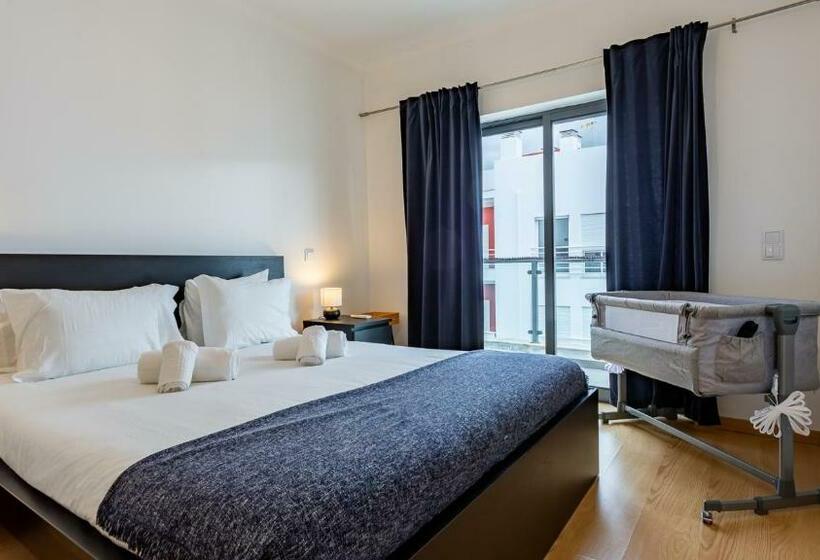 Spacious & Modern 3bdr Apartment In Algarve By Lovelystay