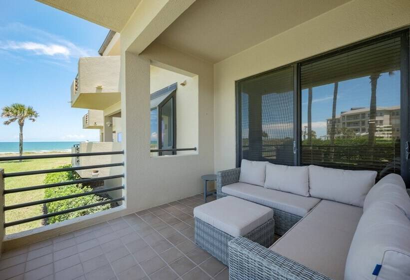 Spinnakers Reach 833