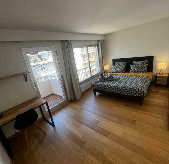 Top Of Range Appartment Of 90m2 & 20m2 Of Sunny Terrace, 2min From Sea