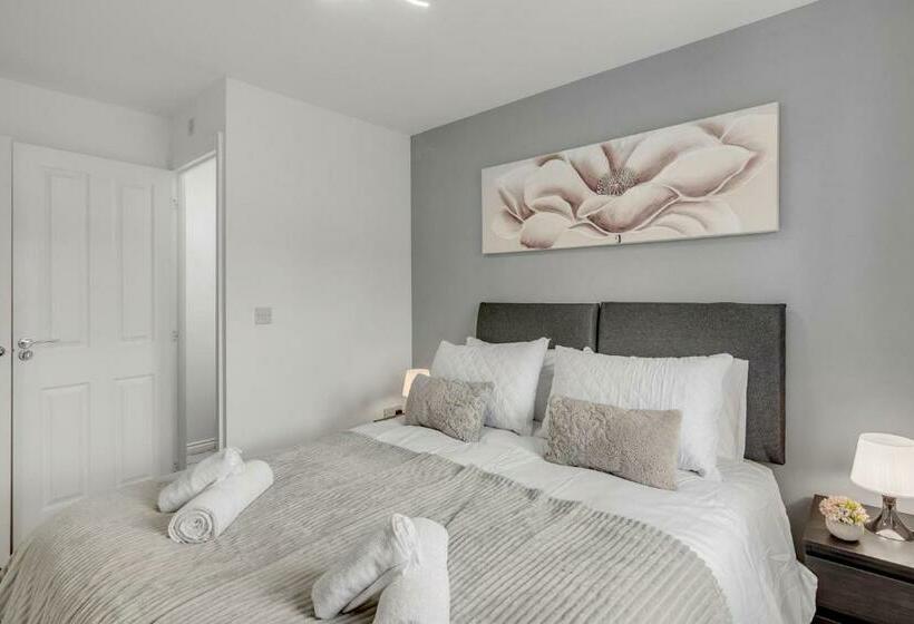 Torrens Rest   2 Parking, Free Wifi And Kitchen