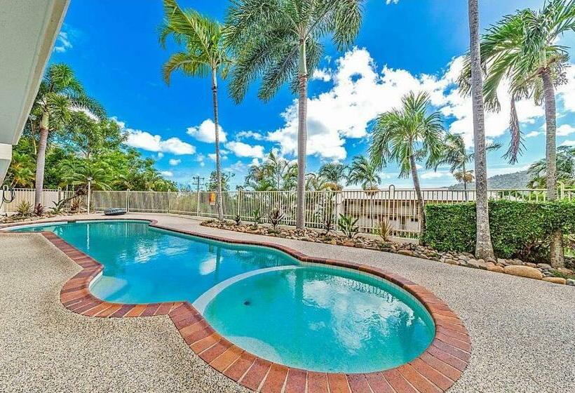 New! Gorgeous 2br Apartment With Stunning Ocean Views!