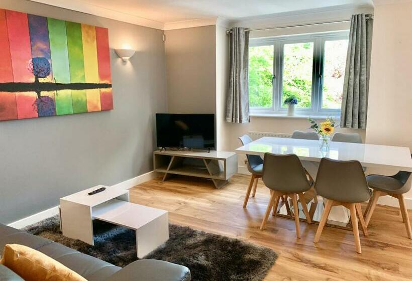 An Entire 2beds, 2bathrooms, Free Wifi, Free Parking, Oxford