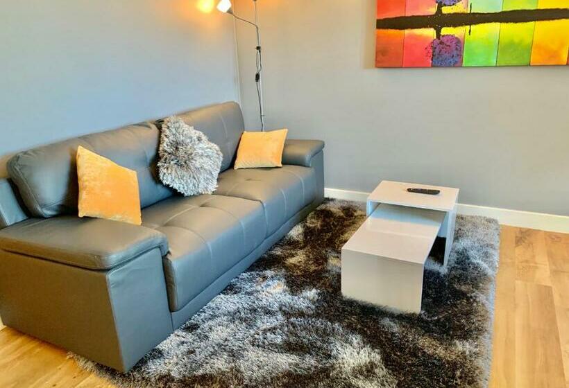 An Entire 2beds, 2bathrooms, Free Wifi, Free Parking, Oxford