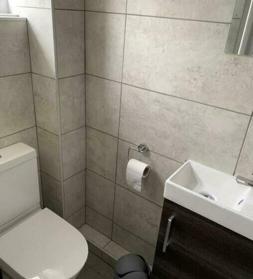 Basingstoke 1x Double Bed And Sofa Bed