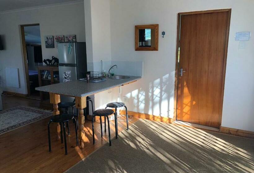 Bee’s Knees Cottage