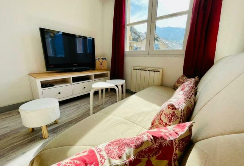 Bright 50 M With Balcony And View On The Valley