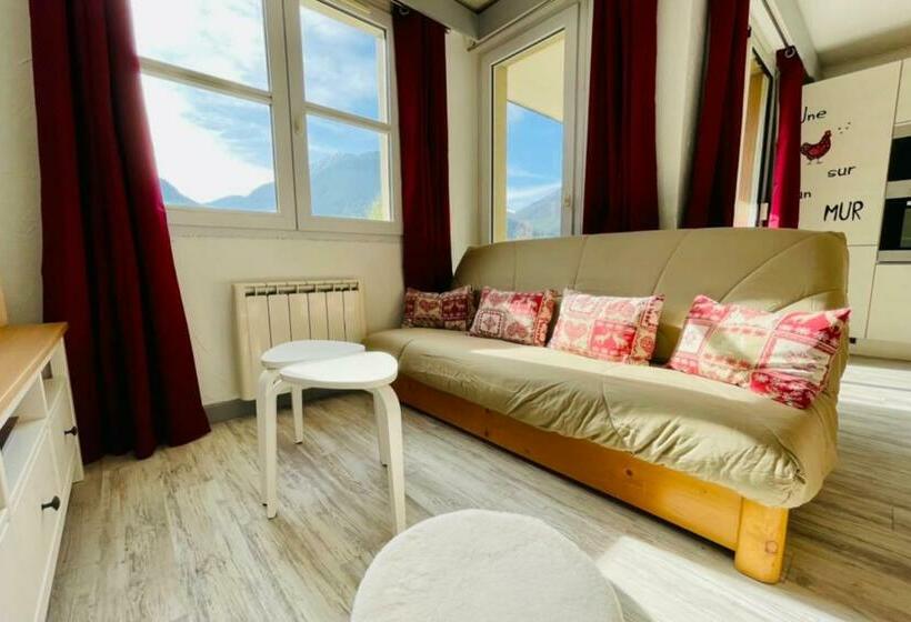 Bright 50 M With Balcony And View On The Valley