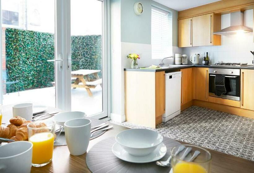 Charming 4 Bed Townhouse On South Cliff