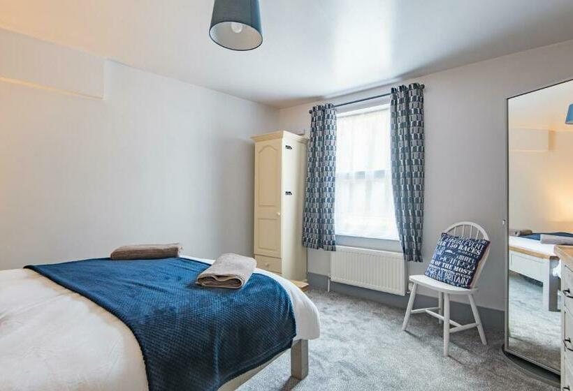 Castle View Charming Cottage With Views Of Dover Castle