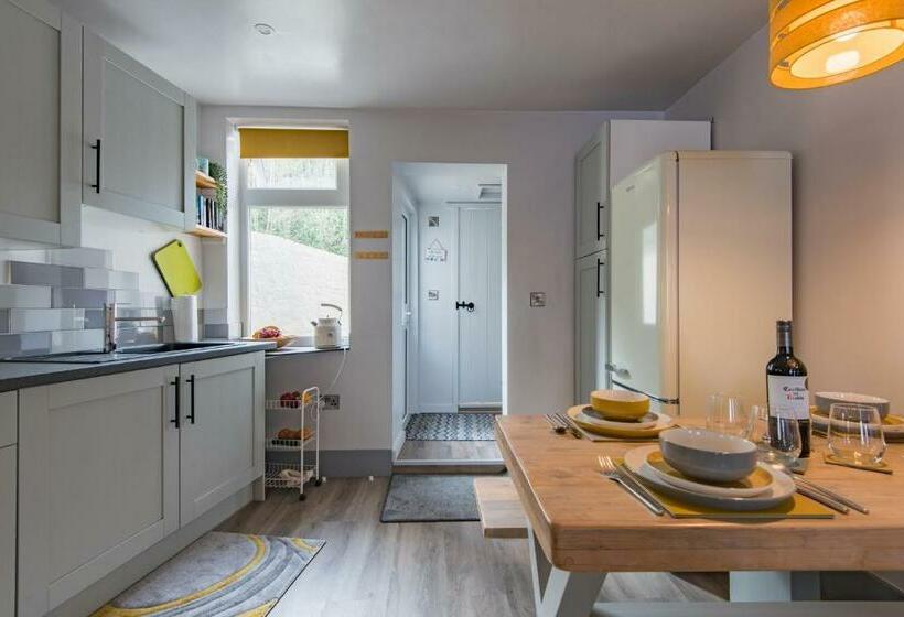 Castle View Charming Cottage With Views Of Dover Castle