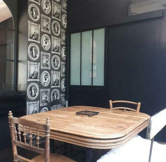 Chez Mr Léon Mme Léontine