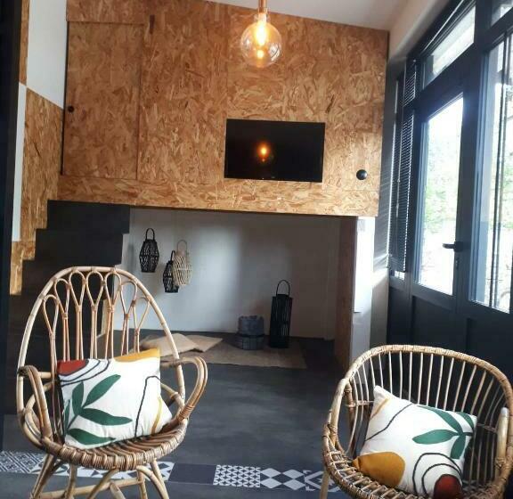 Chez Mr Léon Mme Léontine