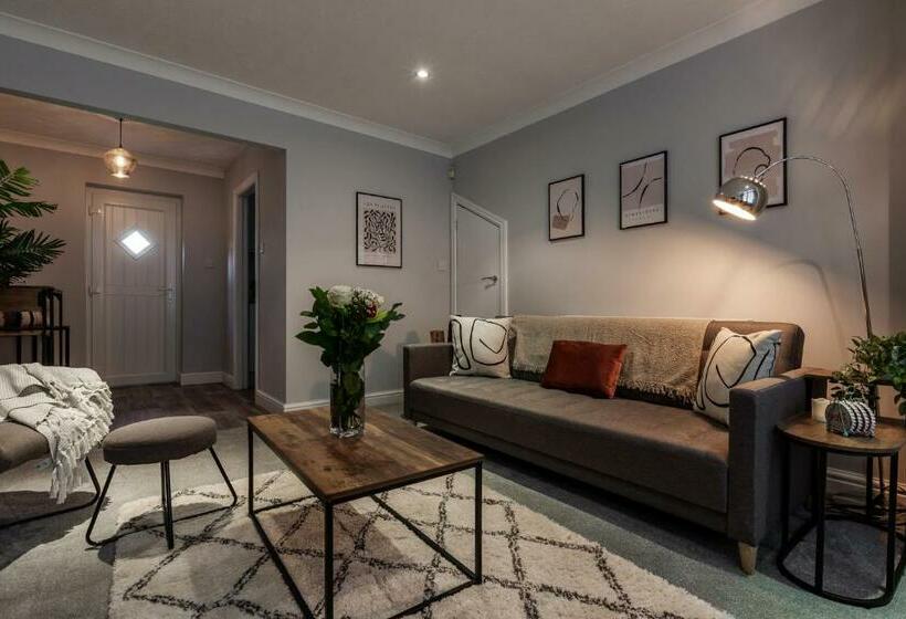 Curlew   3 Bedrooms Wi Fi, Parking, Contractors