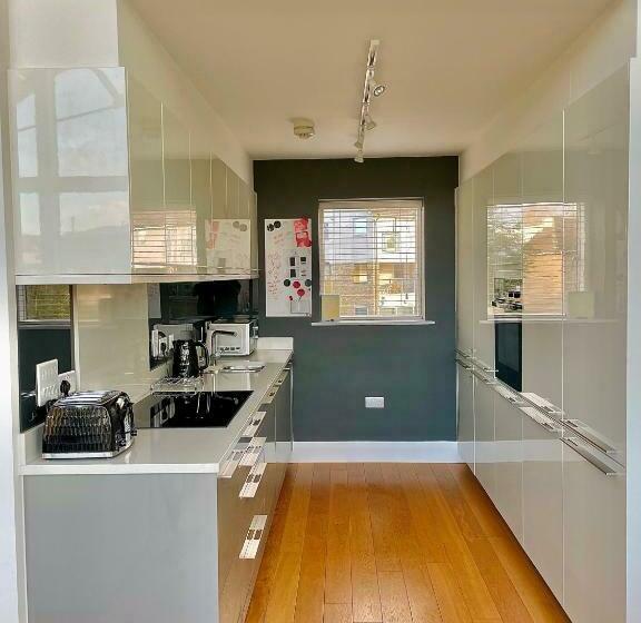 Luxurious Lakefront Home With Pool/spa Access