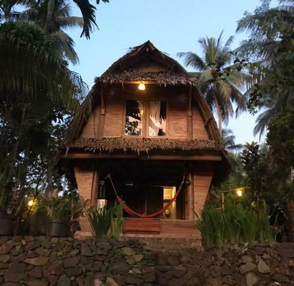 Rumah Saung Batukaras