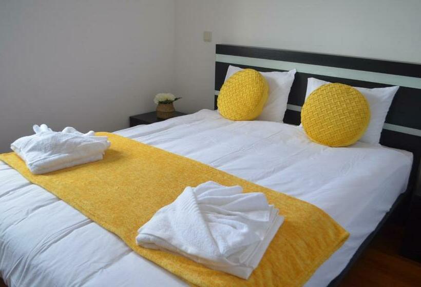 Caniço  Madeira Airport  10 Min