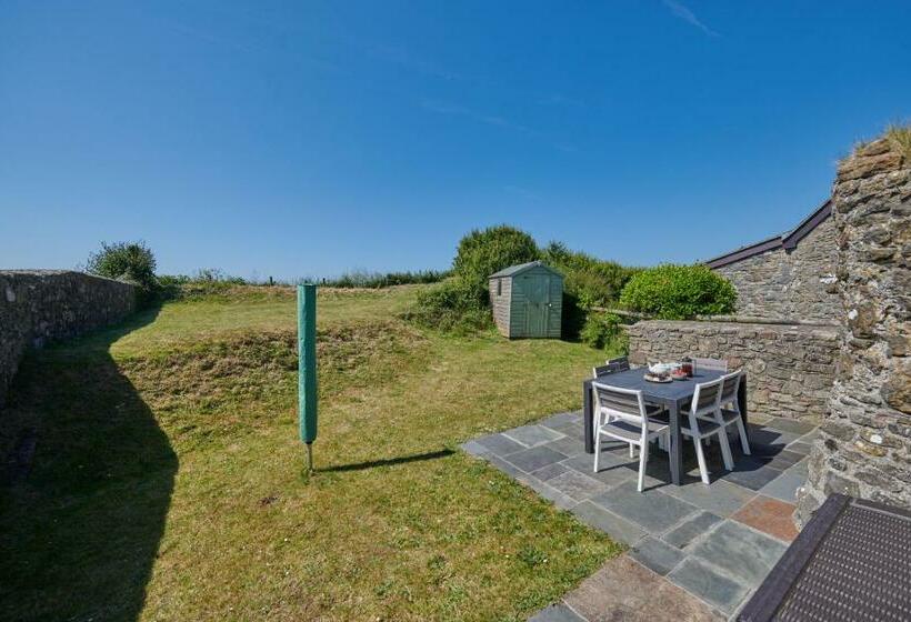 The Barn And Chaffhouse Beautifully Renovated Welsh Barn In Pembrokeshire