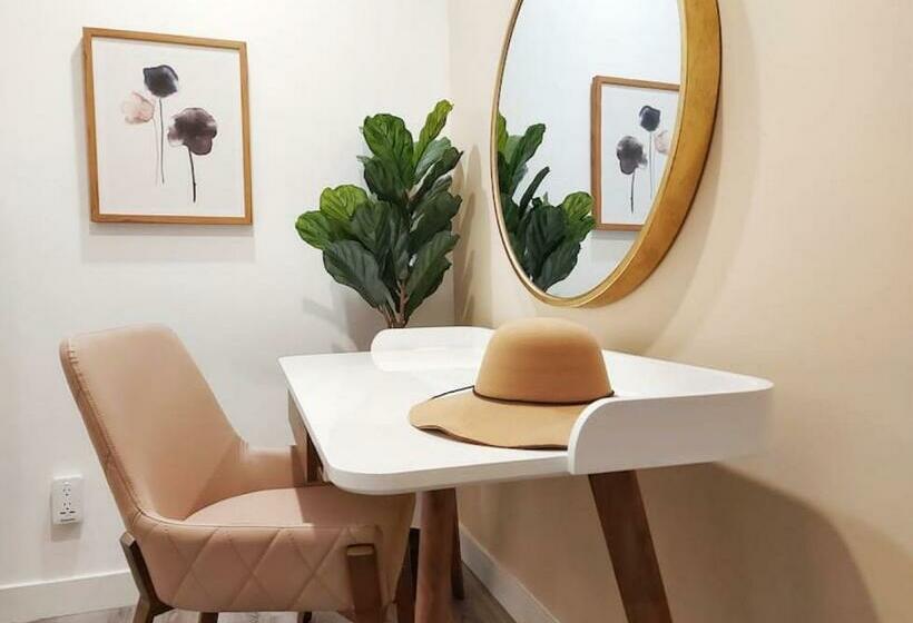 The Spruce, Western Boho Dt 2 Bed And Makeup Room