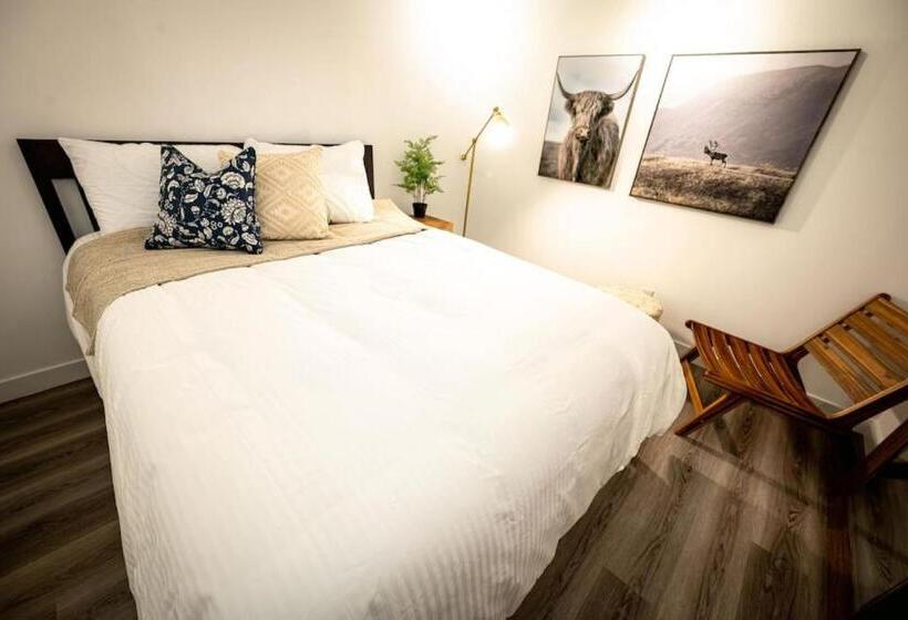 The Spruce, Western Boho Dt 2 Bed And Makeup Room