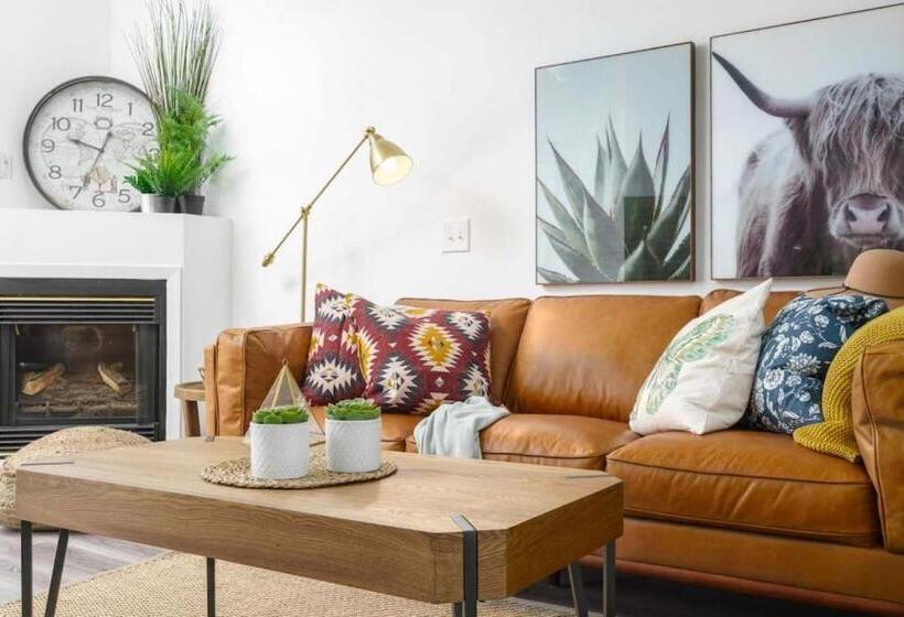 The Spruce, Western Boho Dt 2 Bed And Makeup Room