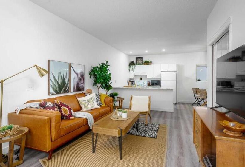 The Spruce, Western Boho Dt 2 Bed And Makeup Room