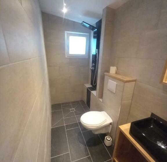 Une Petite Maison Et Sa Prairie