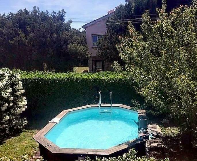 Villa Familiale Avec Piscine Au Coeur De 1200m² De Jardin.