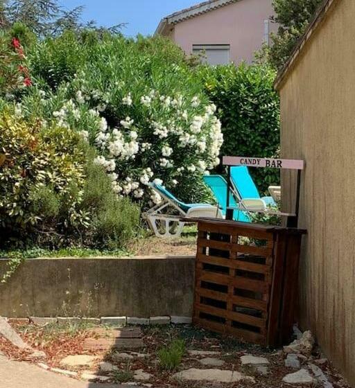 Villa Familiale Avec Piscine Au Coeur De 1200m² De Jardin.