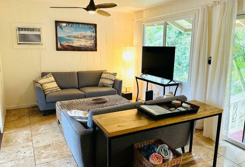 Waimea Bay Garden Bunglaow