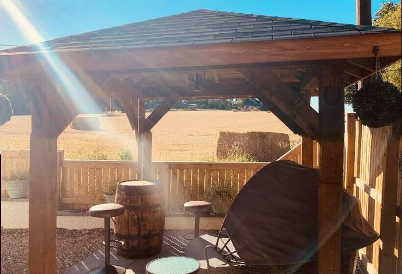 Wardlaw View Luxury Studio Apartment With Stunning View