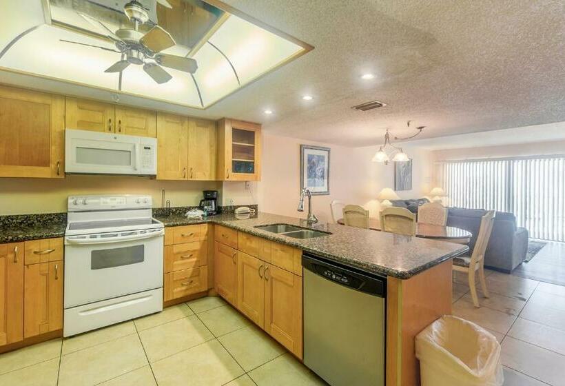 #208 Beach Place Condos