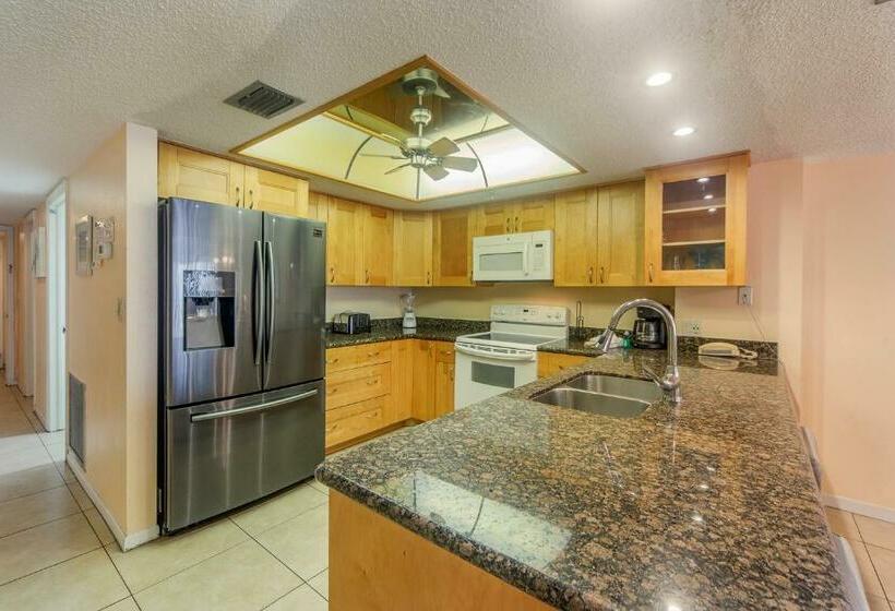 #208 Beach Place Condos