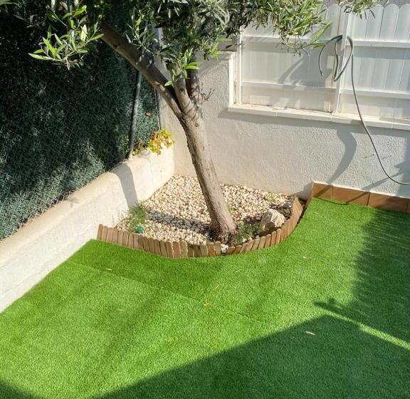 Agradable Adosado Con Piscina Comunitaria