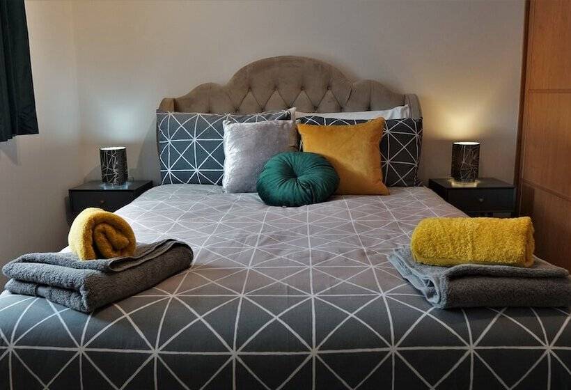 Albion Street Apartments