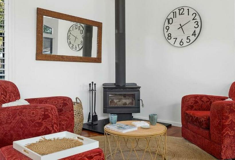 Alisrya At Castaway Close