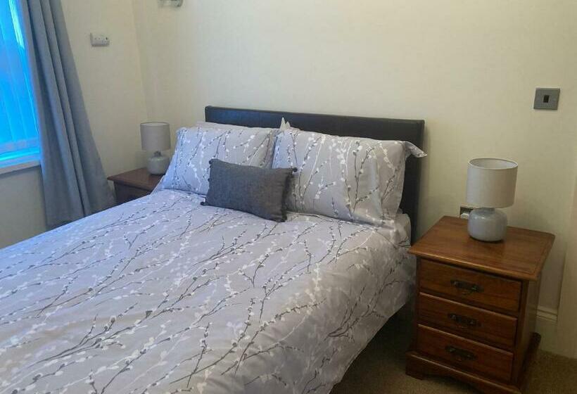 Apartment 8 The Landings