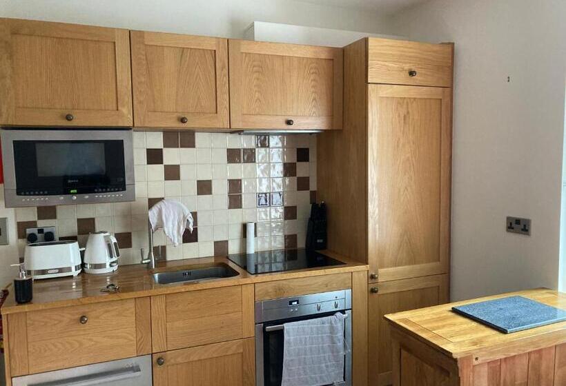 Apartment 8 The Landings