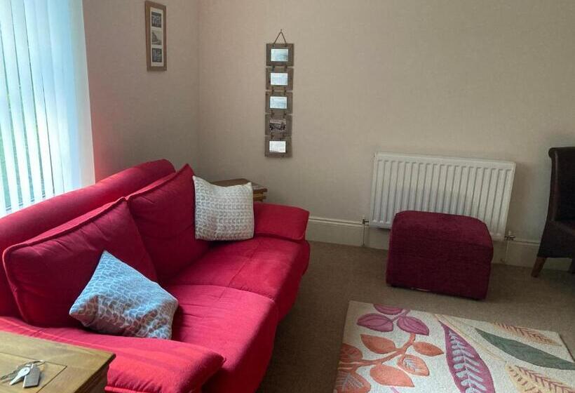 Apartment 8 The Landings