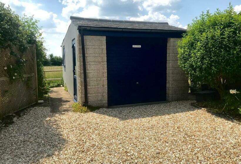 Charming Modernized Country Cottage Near Mere, Wiltshire