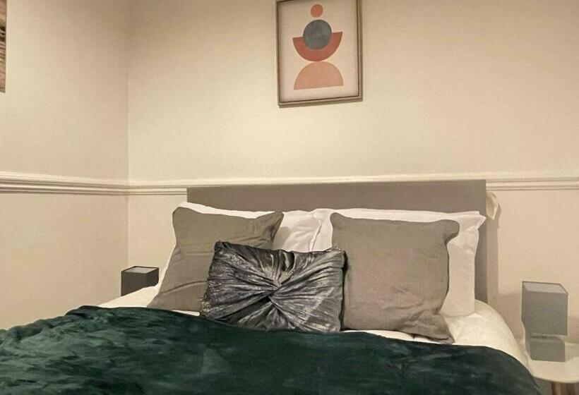 Cosy Home With Free Parking And Fast Internet