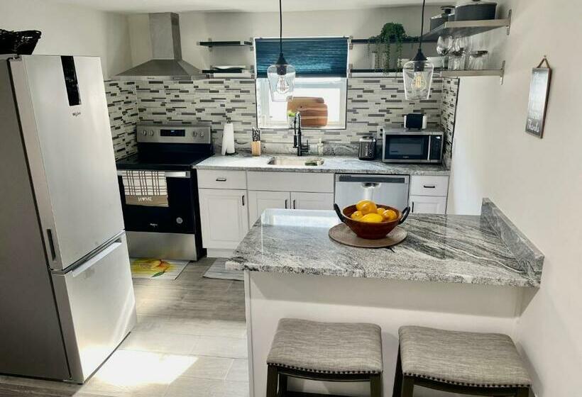 Cozy 1br Apt In Elizabeth 10 Min To Ewr Airport & 30 Min To Nyc