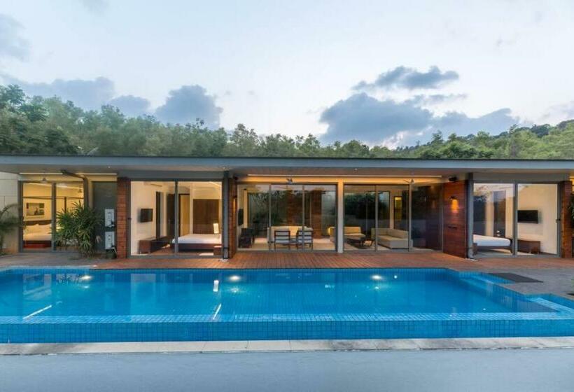 Deck 4 Bed Infinity Private Pool,arpora By The Acacia Villas