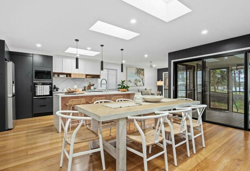 Edge Water Belle Escapes Jervis Bay