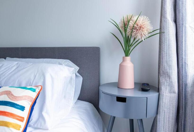 Flat 04 Studio Flat Close To Aylesbury Town And Station Free Parking