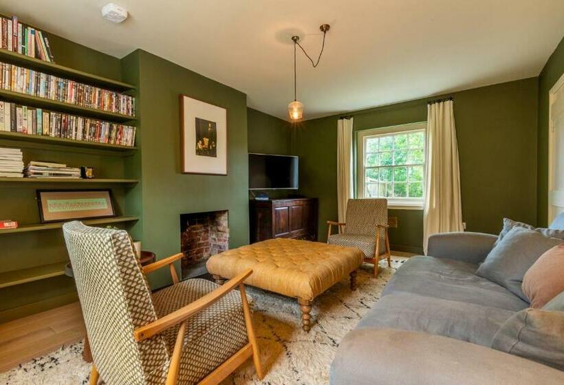 Host & Stay Haclins Cottage