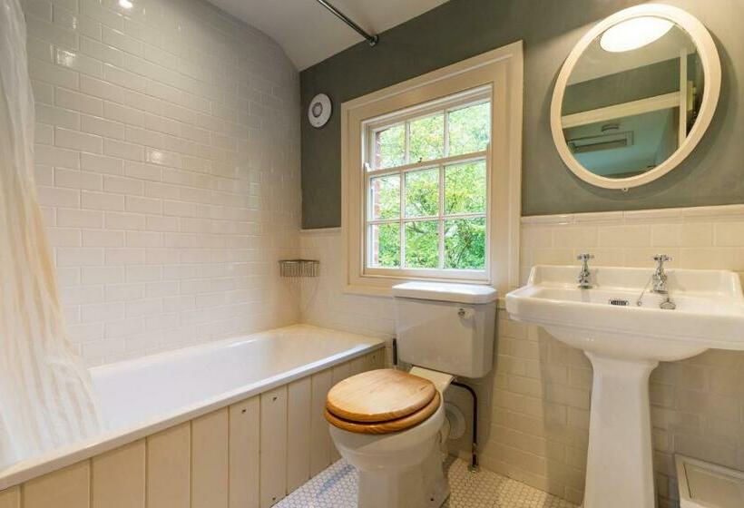 Host & Stay Haclins Cottage