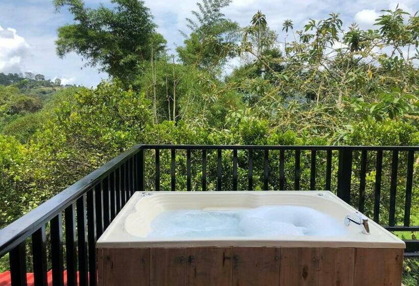 Cabaña Tipo Glamping En Finca Cafetera Con Zonas Verdes, Avistamiento De Aves, Paisaje Cafetero