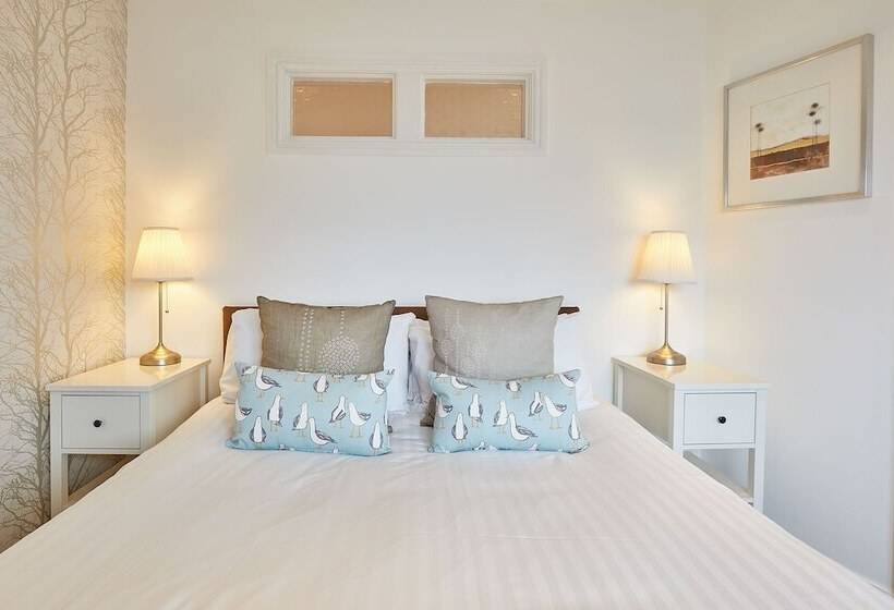 Host Stay The Plaice